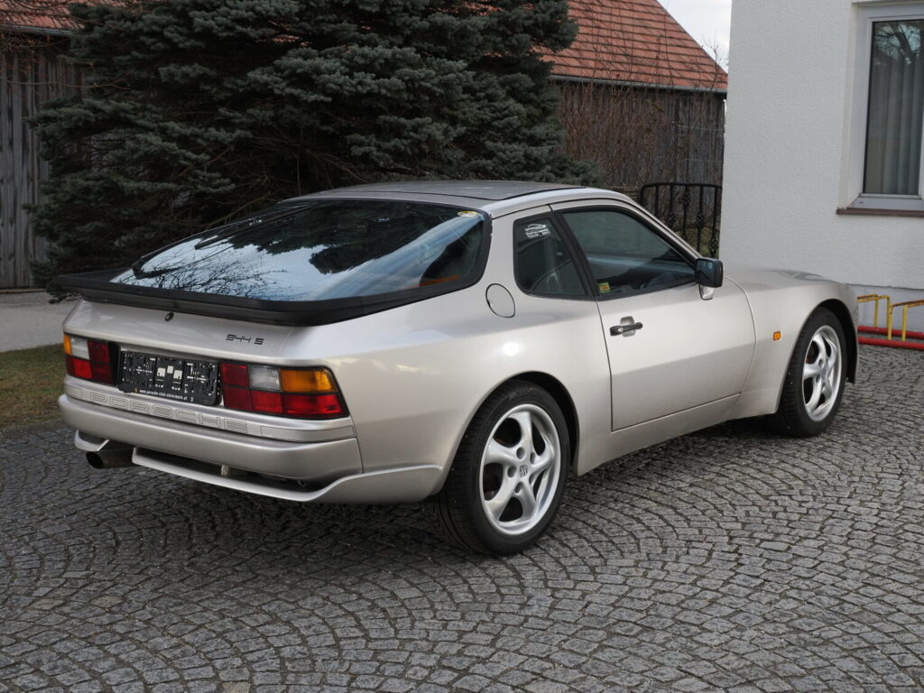 porsche 944 s (1)
